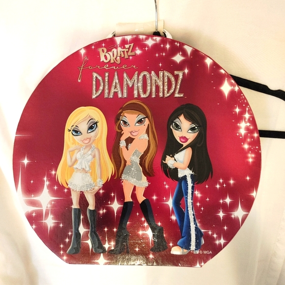 Rare Bratz Forever Diamondz Carrying Case Size Round 11 x 12 NWT - Picture 12 of 12